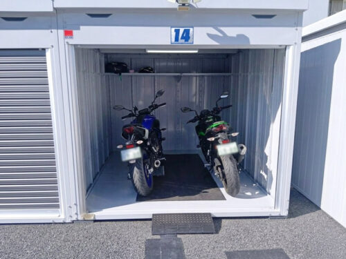 ガレージ大サイズ内部(複数台駐車可能です)